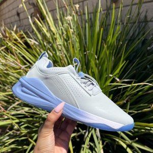 Clove Womens Healthcare Grey Matter Sneaker